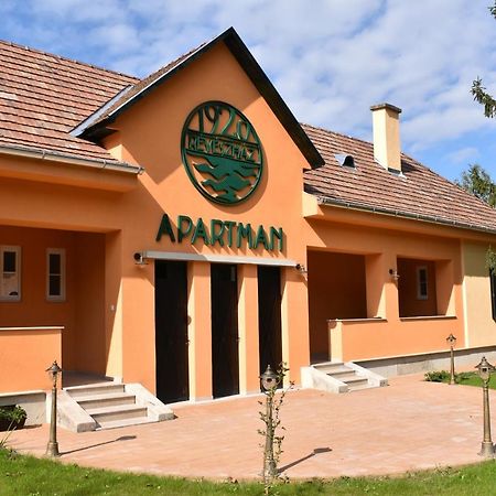 Szazesztendos Reveszhaz Apartman Szigetmonostor Exterior photo